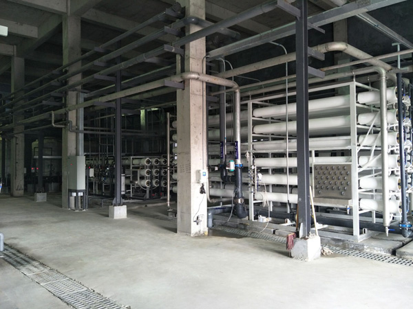 造紙廠污水怎么處理？污水處理設(shè)備來幫您！